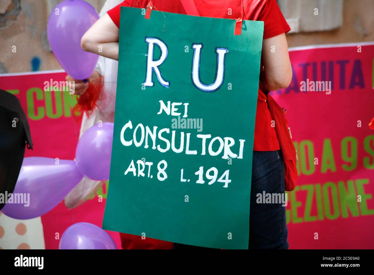 Roma, Italien. Juli 2020. Rom, Präsidium des Gesundheitsministeriums (Piazza Castellani) organisiert von Pro-Choice RICA (italienisches Netzwerk für Verhütung und Schwangerschaftsabbruch) Quelle: SPP Sport Pressefoto. /Alamy Live Nachrichten Stockfoto