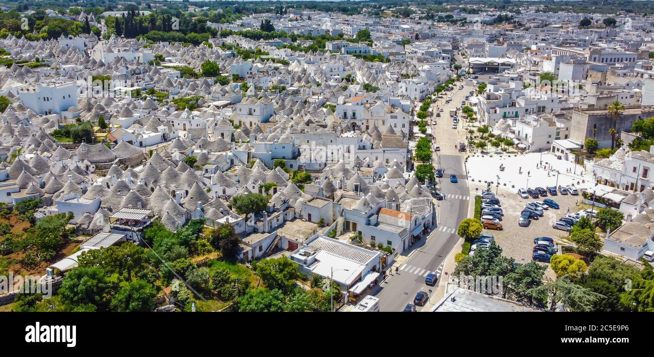 Trulli Häuser, Alberobello, Valle d'Itria, Apulien, Süditalien. Blick von oben. Weltkulturerbe Stockfoto