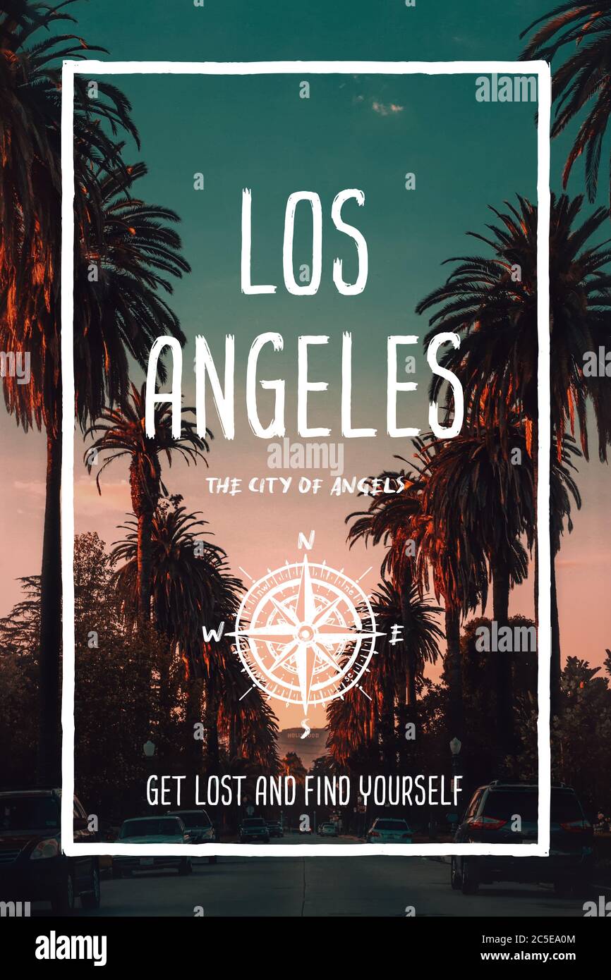 Los Angeles, USA, die Stadt der Engel. Trendiges Reisedesign, inspirierende Textkunst, Innenstadtstraße mit Palmen und Skyline bei Sonnenuntergang. Touristenattraktionen Stockfoto