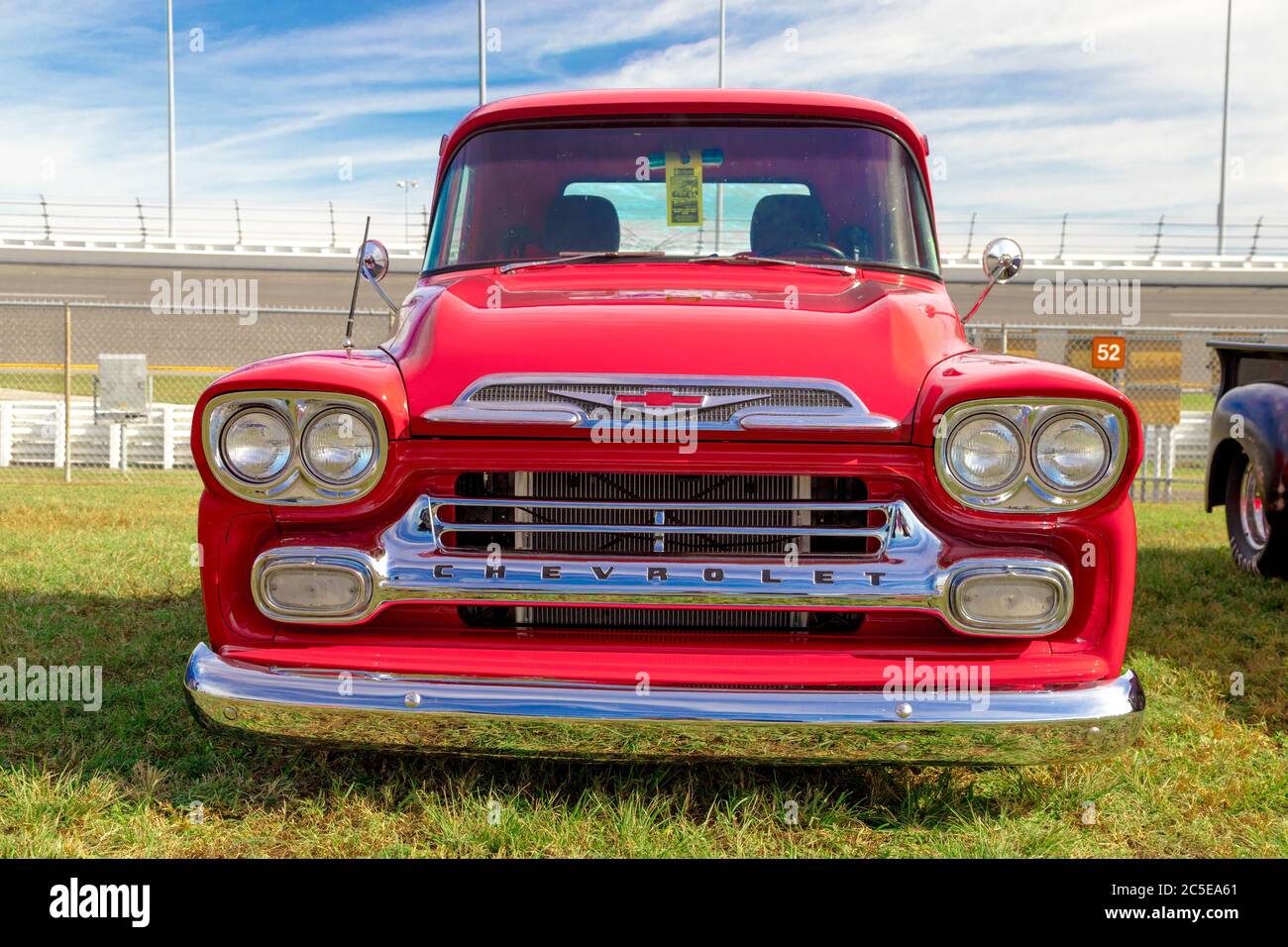 Daytona, Florida / USA - 24. November 2018: 1959 Chevrolet Apache auf der Herbst 2018 Daytona Türkei laufen. Stockfoto