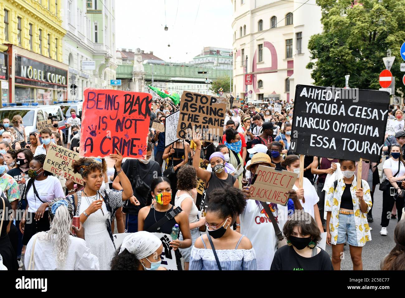 Wien, Österreich. 02. Juli 2020. Die Schwarze Bewegung Österreich fordert eine Demonstration gegen institutionellen Rassismus in Österreich. Kredit: Franz Perc / Alamy Live News Stockfoto