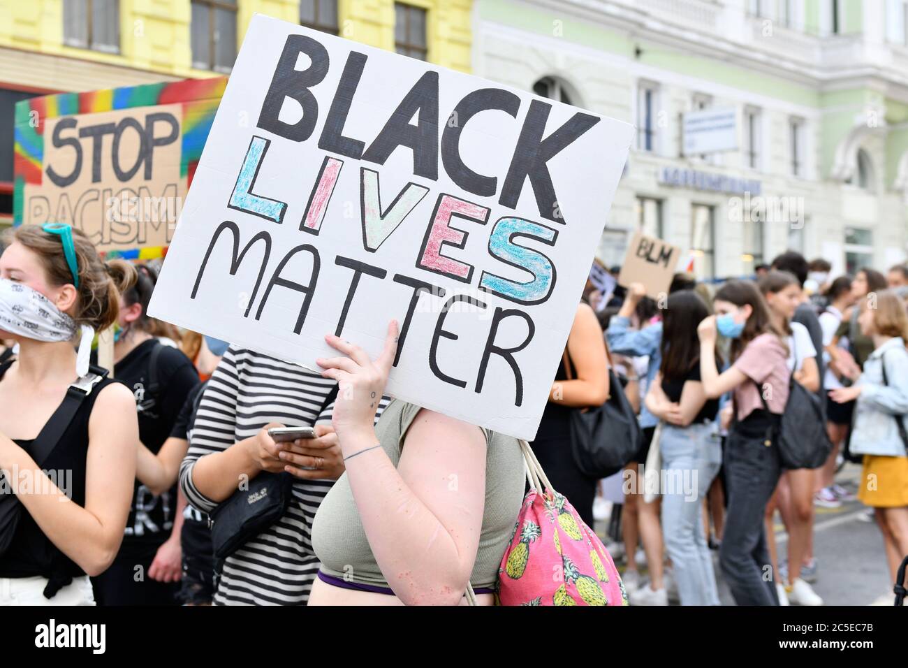 Wien, Österreich. 02. Juli 2020. Die Schwarze Bewegung Österreich fordert eine Demonstration gegen institutionellen Rassismus in Österreich. Kredit: Franz Perc / Alamy Live News Stockfoto