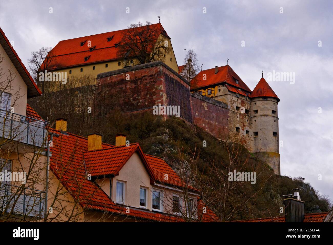Schloss Hellenstein ist eine mittelalterliche Festung auf einem Hügel in der Mitte der Stadt, Heidenheim, Schwäbische Alb, Deutschland, Europa Stockfoto