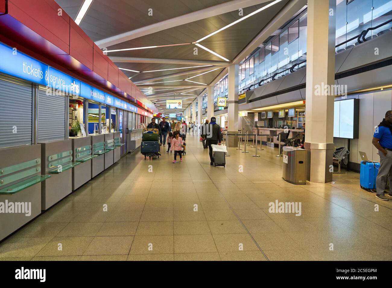 BERLIN, DEUTSCHLAND - CA. SEPTEMBER 2019: Innenaufnahme des Berliner Flughafens 'Otto Lilienthal', dem wichtigsten internationalen Flughafen Berlins. Stockfoto