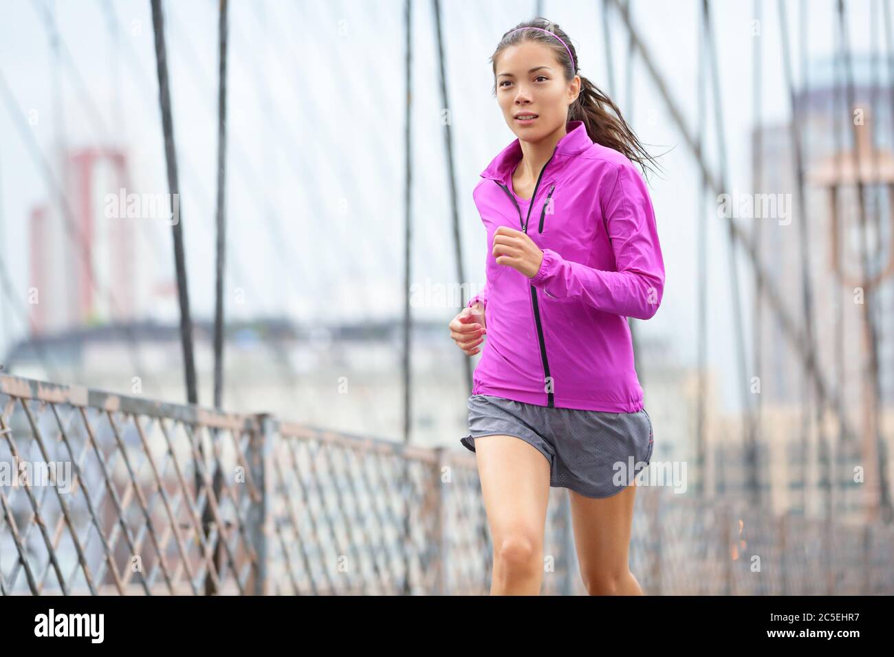 Läuferin Laufen und Joggen in New York City Stockfoto