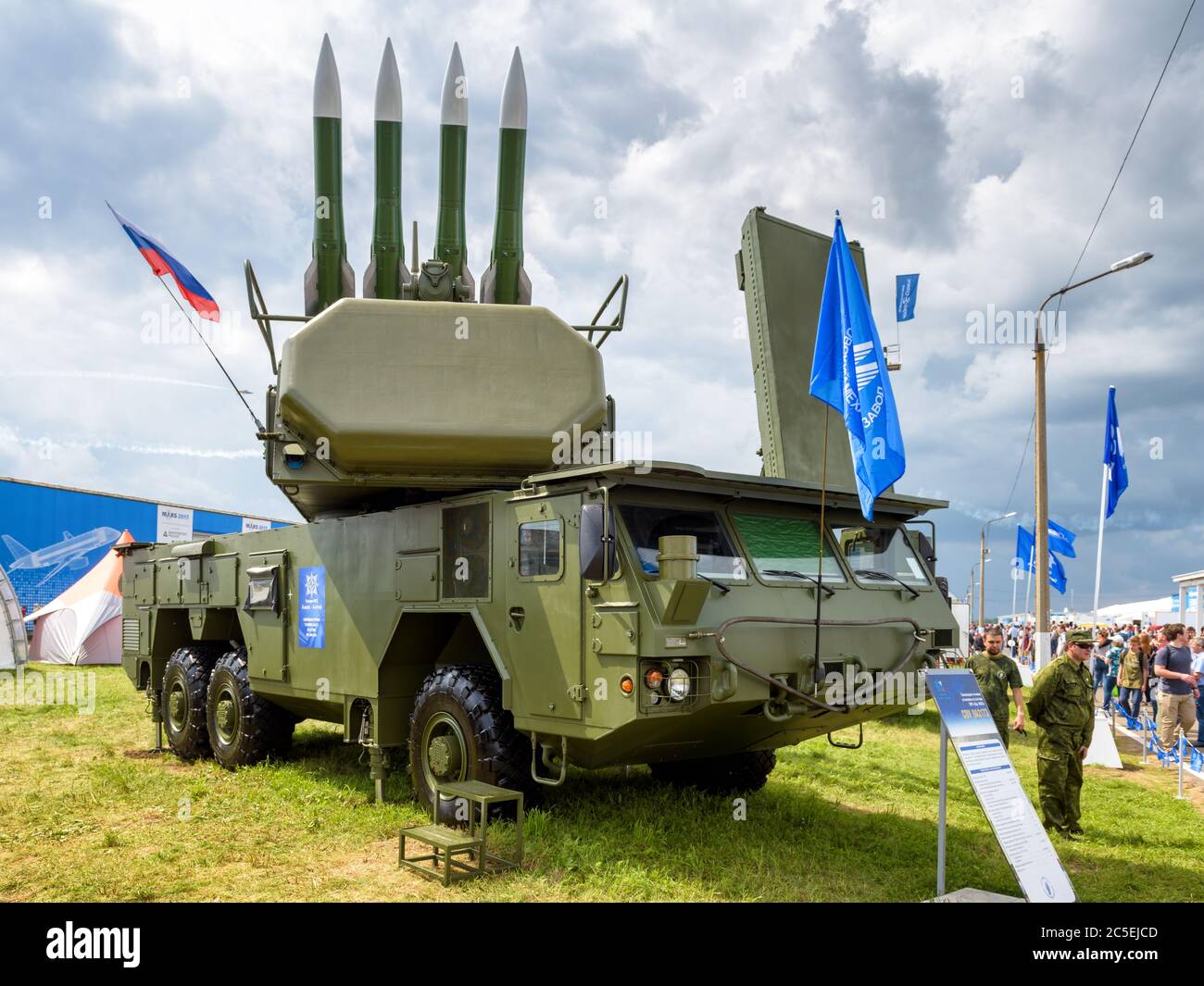 Moskau Region - 21. Juli 2017: Das russische Raketensystem Buk-M2 auf dem Internationalen Luft- und Raumfahrtsalon (MAKS). Stockfoto