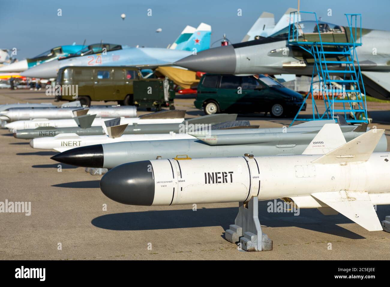 Moskau Region - 21. Juli 2017: Bomben und Raketen für den russischen Luftjäger auf dem Internationalen Luft- und Raumfahrtsalon (MAKS) in Schukowski. Stockfoto