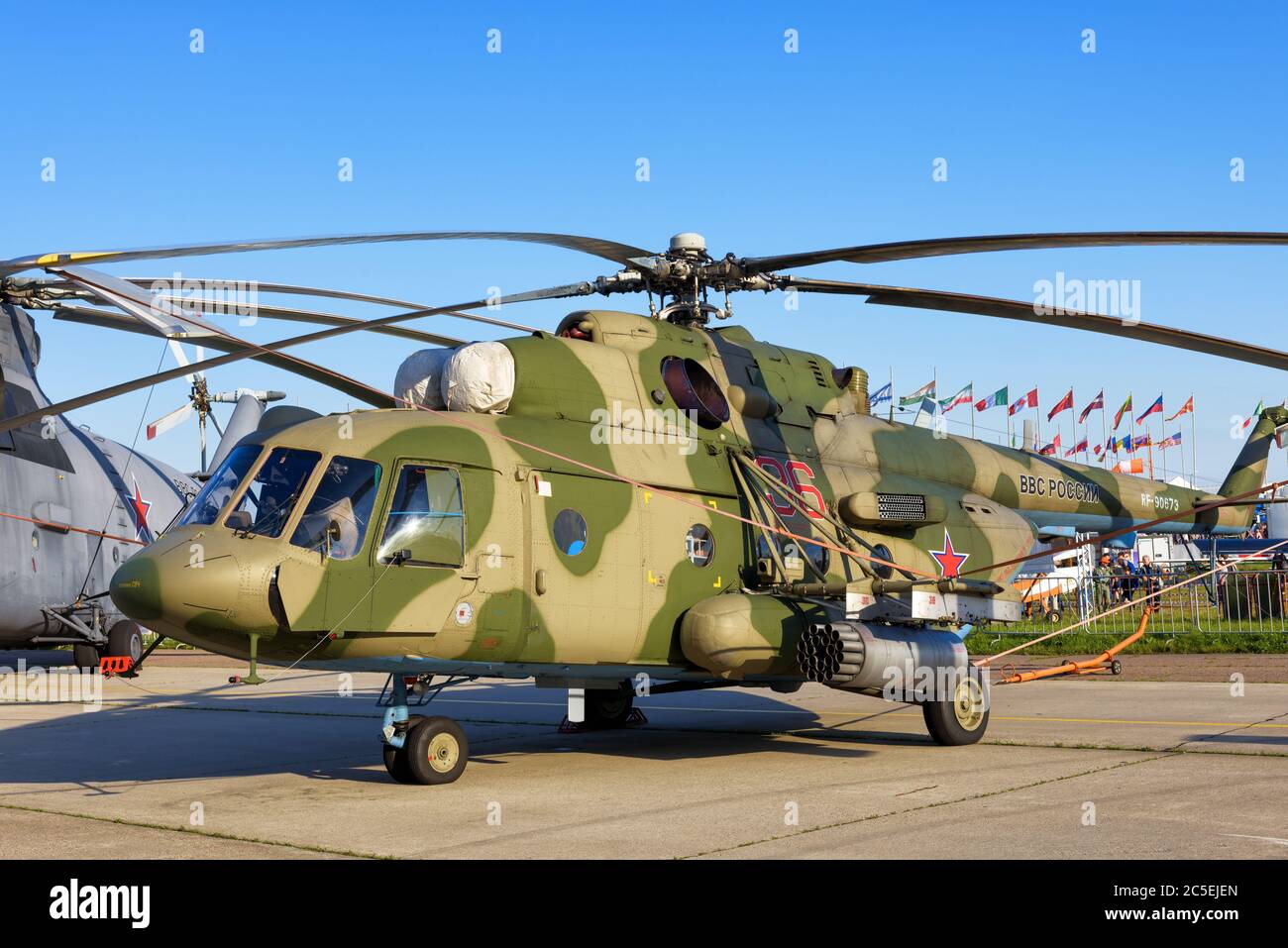 Region Moskau - 21. Juli 2017: Russischer Militärhubschrauber Mil Mi-171Sh auf dem Internationalen Luft- und Raumfahrtsalon (MAKS) in Schukowski. Stockfoto