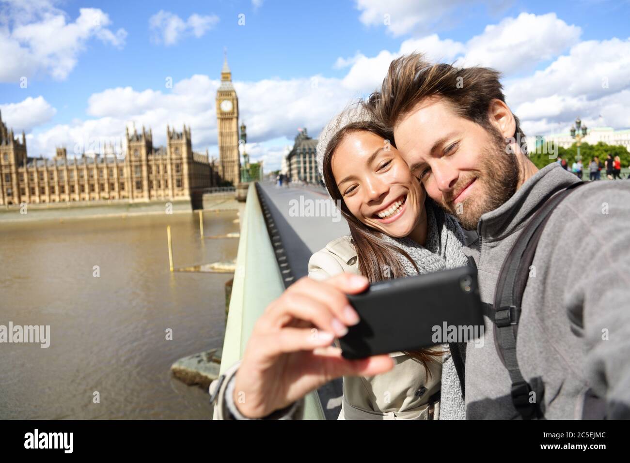 London Tourist paar Foto in der Nähe von Big Ben Stockfoto