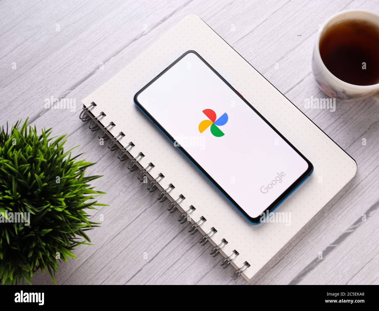 Assam, indien - 1. Juli 2020 : Neues google Foto App Logo. Stockfoto