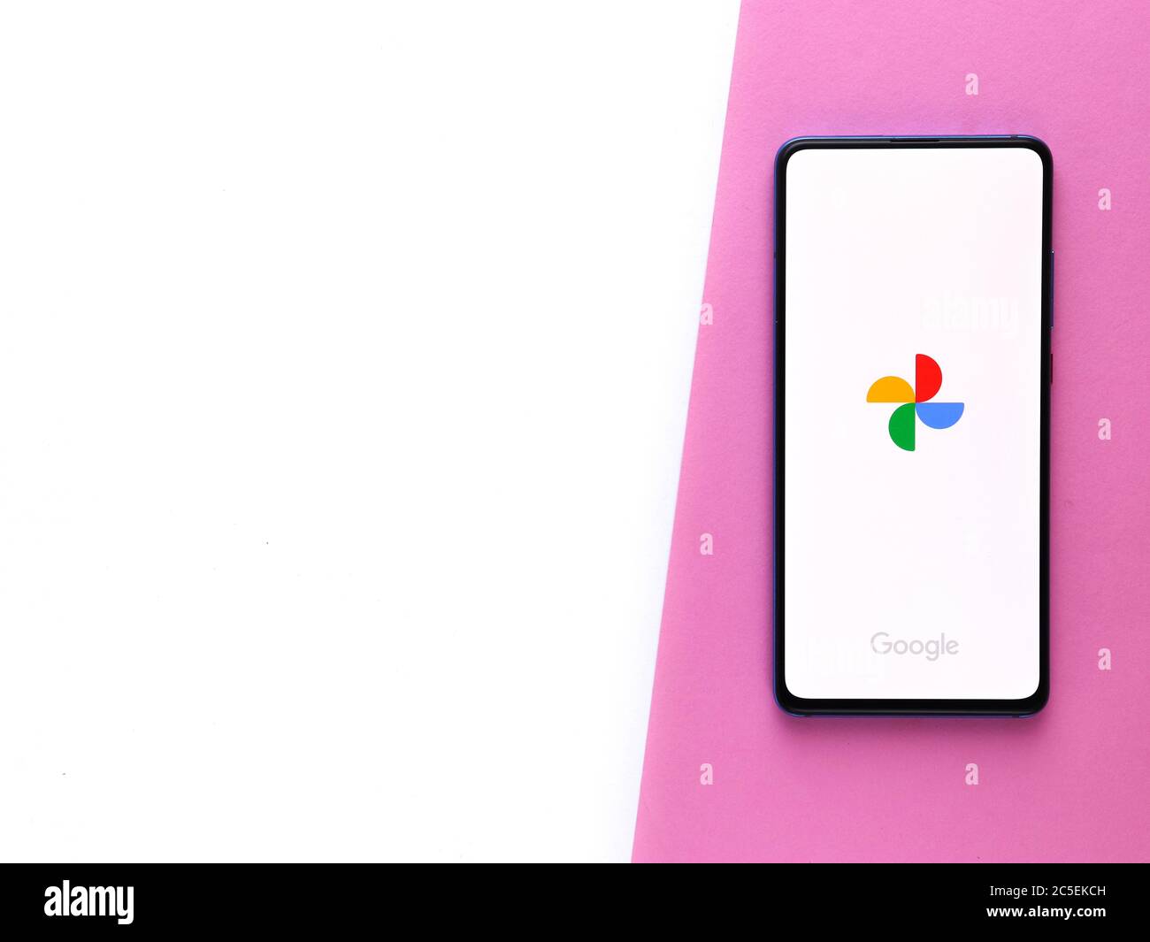 Assam, indien - 1. Juli 2020 : Neues google Foto App Logo. Stockfoto