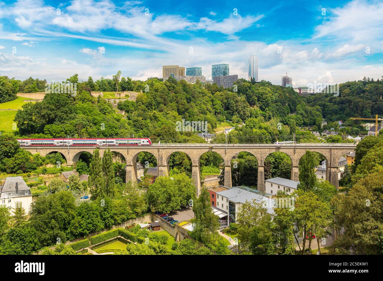 Eisenbahnbrücke in Luxemburg ein schöner Sommertag, Luxemburg Stockfoto