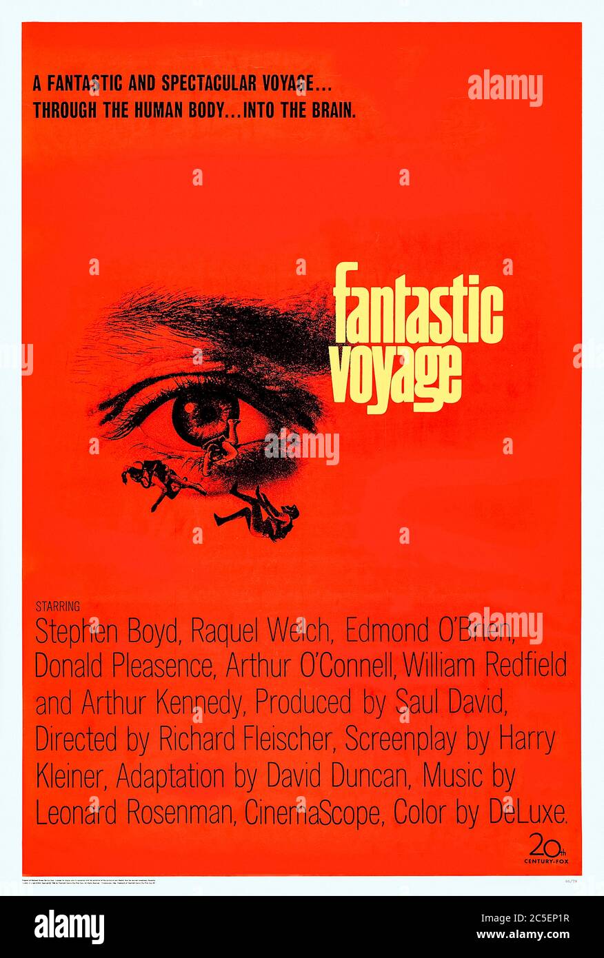 Fantastic Voyage (1966) unter der Regie von Richard Fleischer mit Stephen Boyd, Raquel Welch, Edmond O'Brien und Donald Pleasence. Eine Crew wird geschrumpft und in den Körper eines Wissenschaftlers eingefügt, um sein Leben in diesem denkwürdigen, nicht aufwandsverschonten Science-Fiction-Klassiker zu retten. Stockfoto