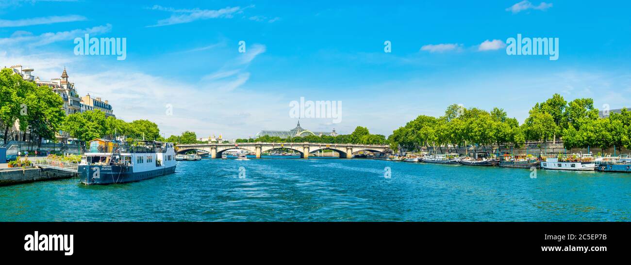 Paris, Frankreich - 25. Juni 2019: Panoramalandschaft mit der Brücke Pont de la Concorde über die seine, die den Quai des Tuileries und den Quai verbindet Stockfoto