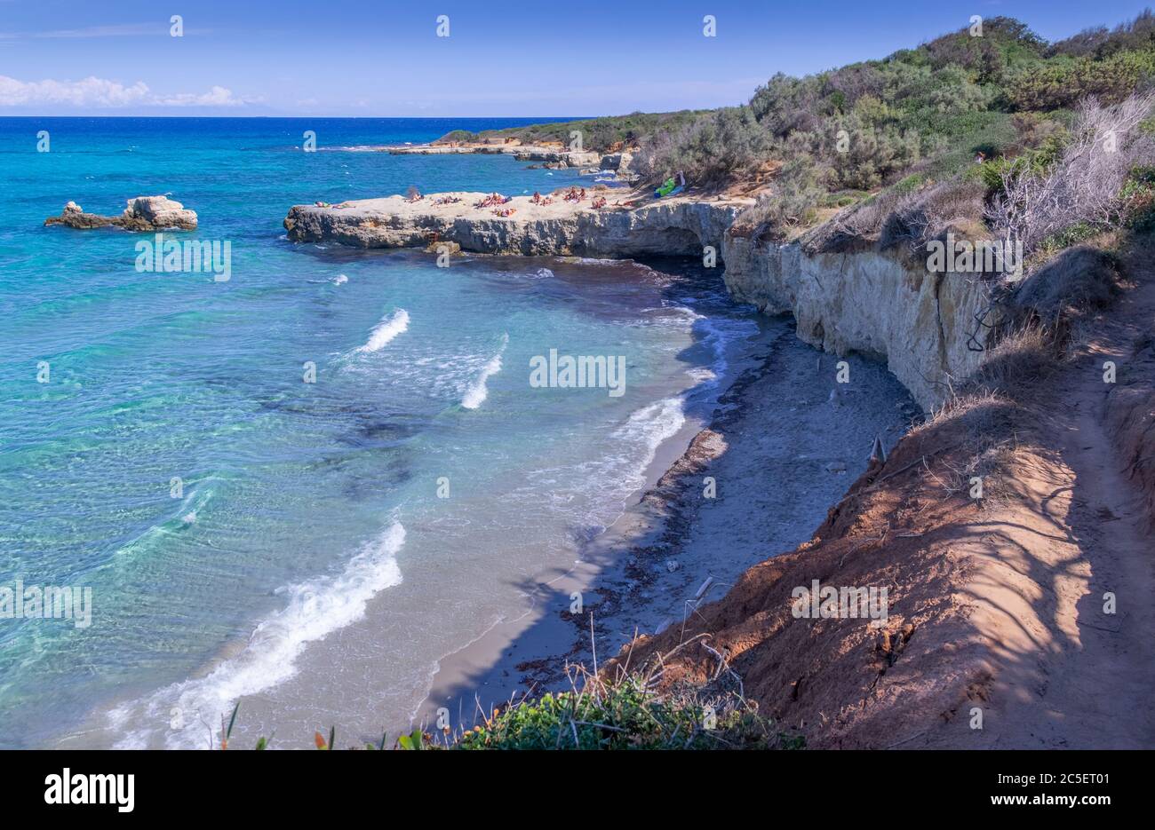 Geschützte Oase der Seen Alimini: Die Türkische Bucht ist eines der wichtigsten Ökosysteme in Salento und Apulien (Italien). Stockfoto