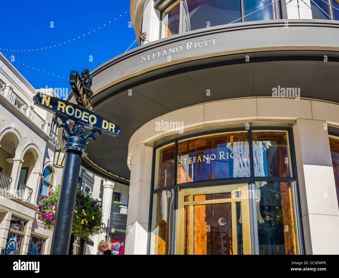 Los Angeles, Kalifornien, Rodeo Drive Schild an sonnigen Tagen in Beverly Hills Stockfoto