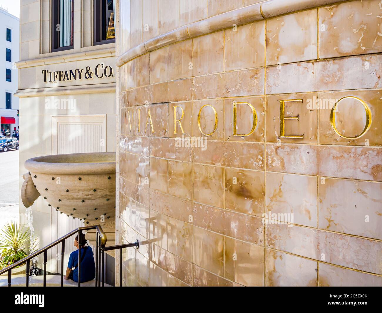 Los Angeles, Kalifornien, Rodeo Drive Schild an sonnigen Tagen in Beverly Hills Stockfoto