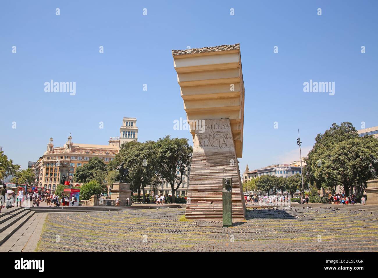 Schöne Skulptur im Zentrum der Stadt in der Innenstadt, Placa de Catalunya oder Katalonien-Platz, Barcelona, Spanien. Stockfoto