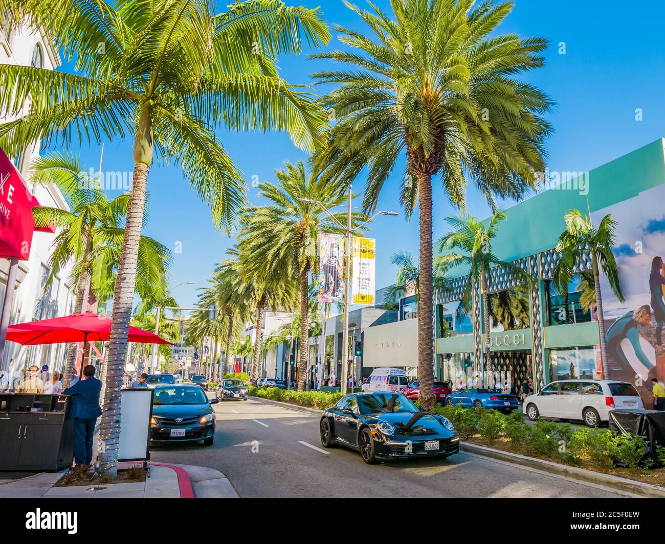 Los Angeles, Kalifornien, Blick auf den Rodeo Drive während eines sonnigen Tages in Beverly Hills Stockfoto