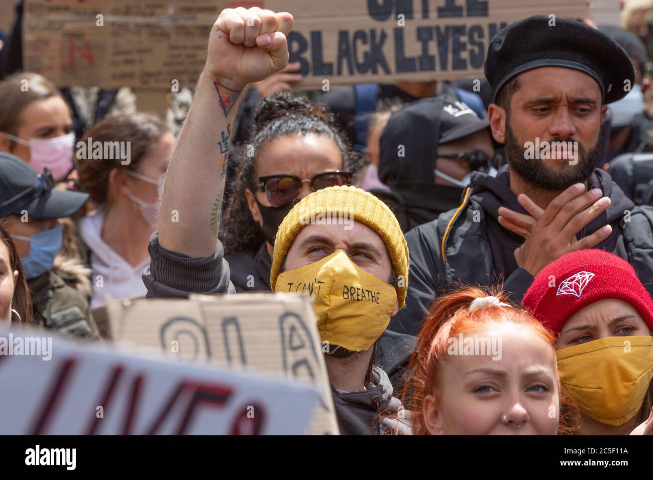 Black Lives Matter (BLM) Protest in Manchester UK.15,000 im Stadtzentrum Piccadilly Gardens eingestellt, um Solidarität für Anti-Rassismus zu zeigen. Stockfoto