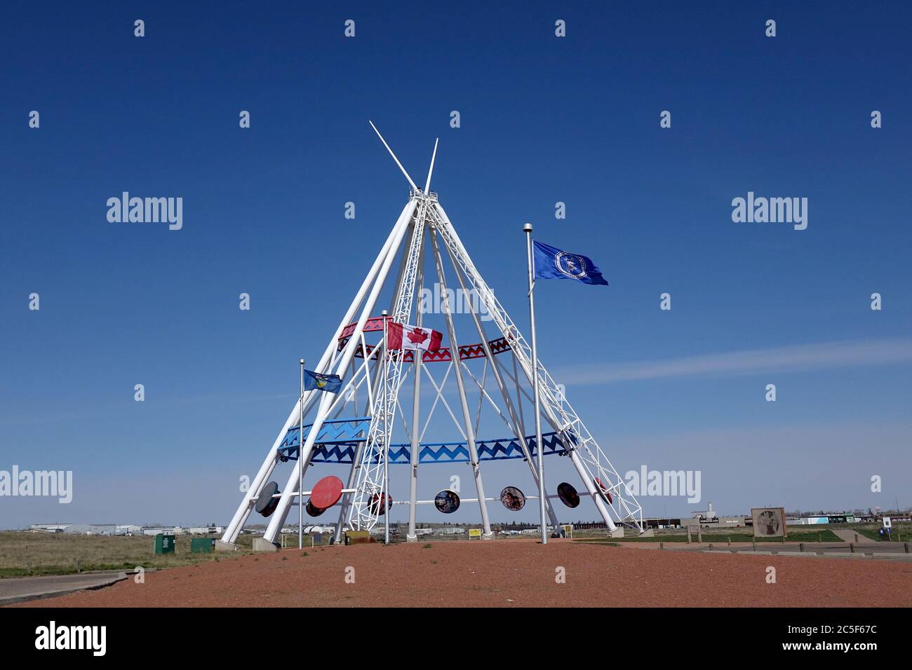 Das Saamis Teepee In Medicine Hat Alberta Canada Das Höchste Teepee Der Welt, Das Für Die Olympischen Winterspiele 1988 In Calgary Gebaut Wurde, Zog Später Nach Medicine Ha Stockfoto