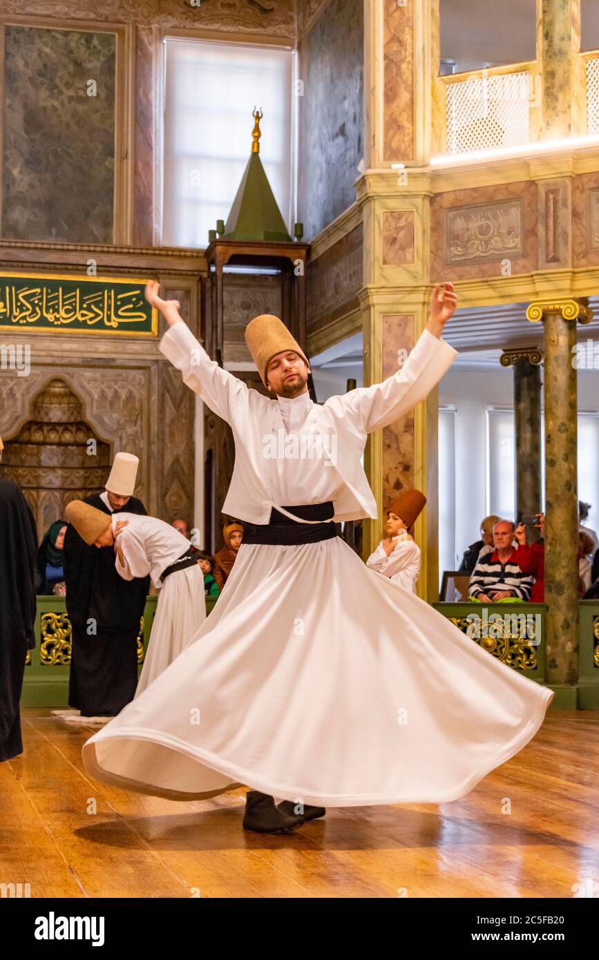 Tanzende Derwische aus dem Sufi Mevlevi-Orden, Sema-Zerimonie, Derwisch-Tanz, Sema, Mevlevihanesi Muezesi, Istanbul, Tuerkei Stockfoto