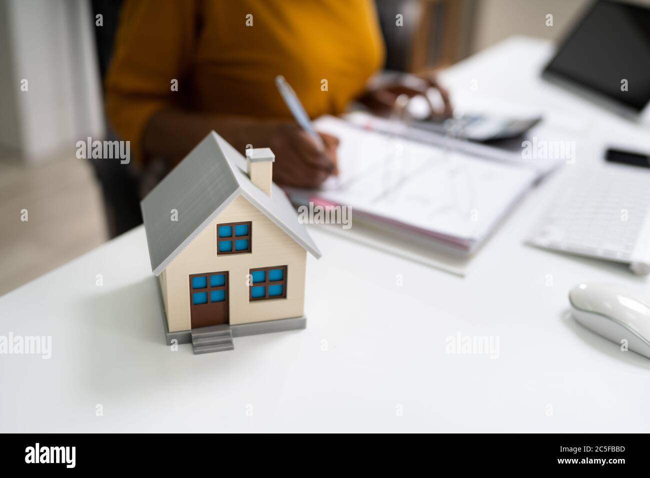 Hausenergieaudit. Sparen, Wirtschaftlichkeit Und Effizienz Stockfoto