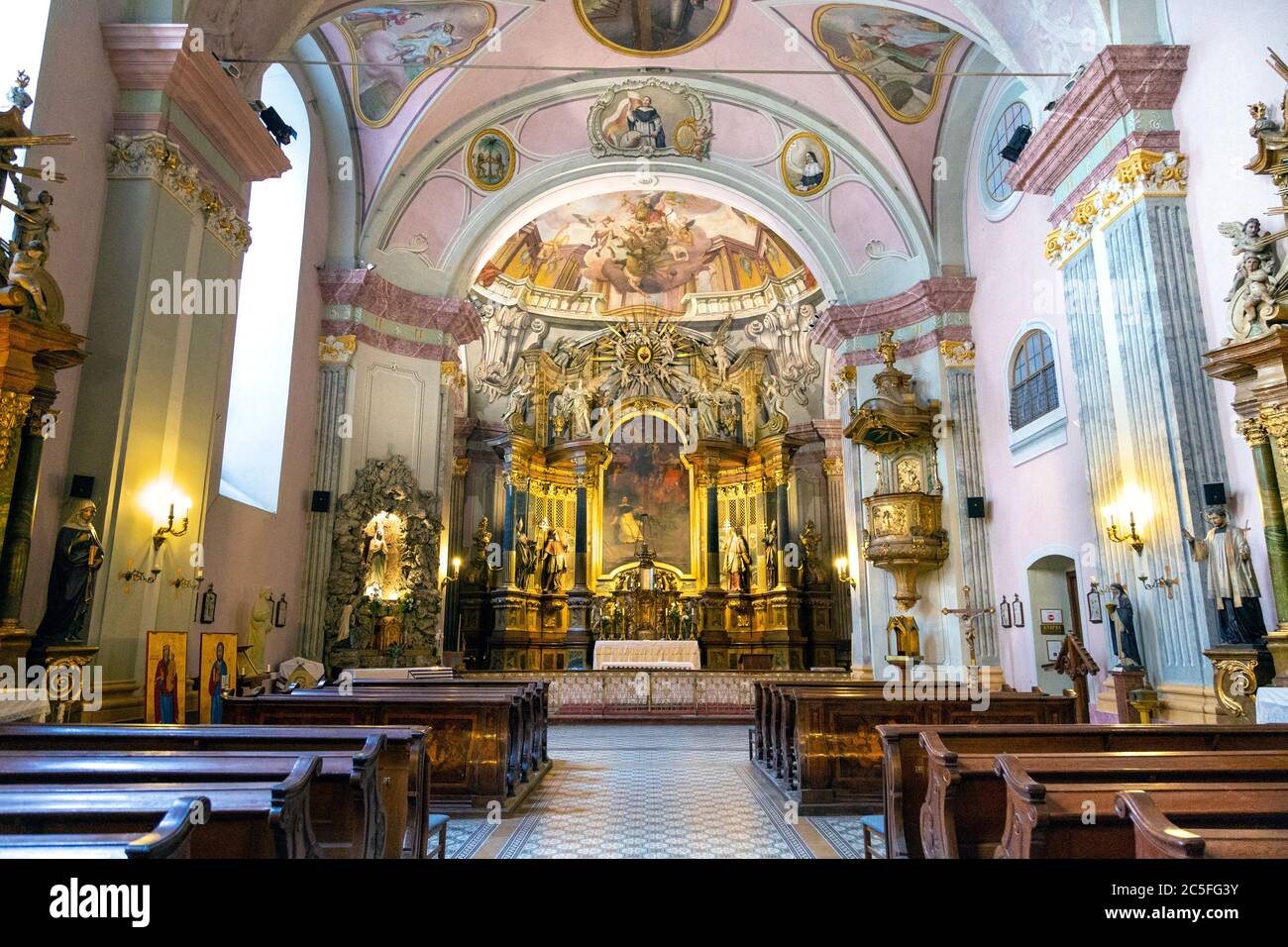 Innenraum der St. Michaelskirche (Budapesti Belvárosi Szent Mihály-templom), Budapest, Ungarn Stockfoto