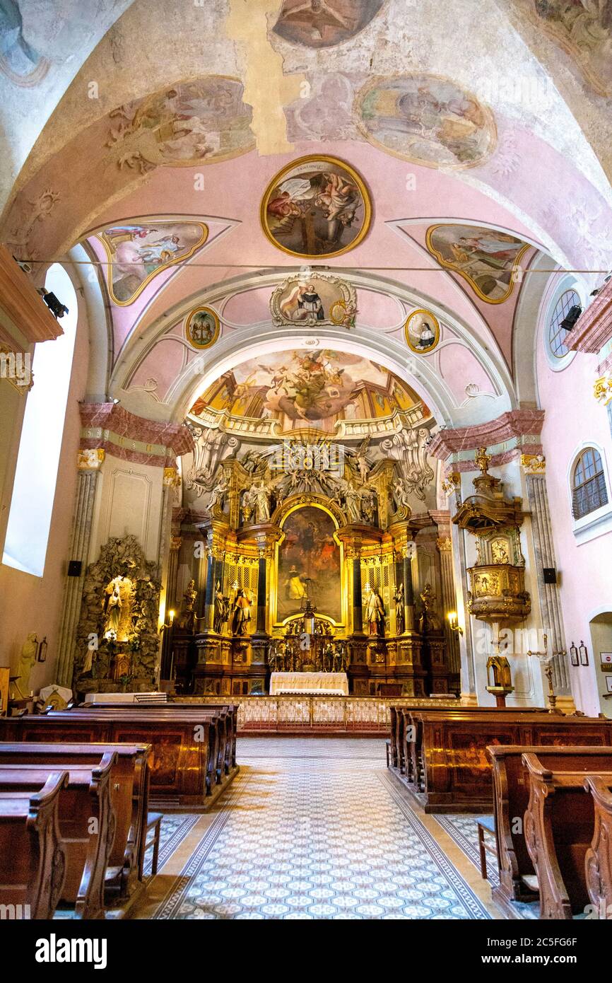 Innenraum der St. Michaelskirche (Budapesti Belvárosi Szent Mihály-templom), Budapest, Ungarn Stockfoto