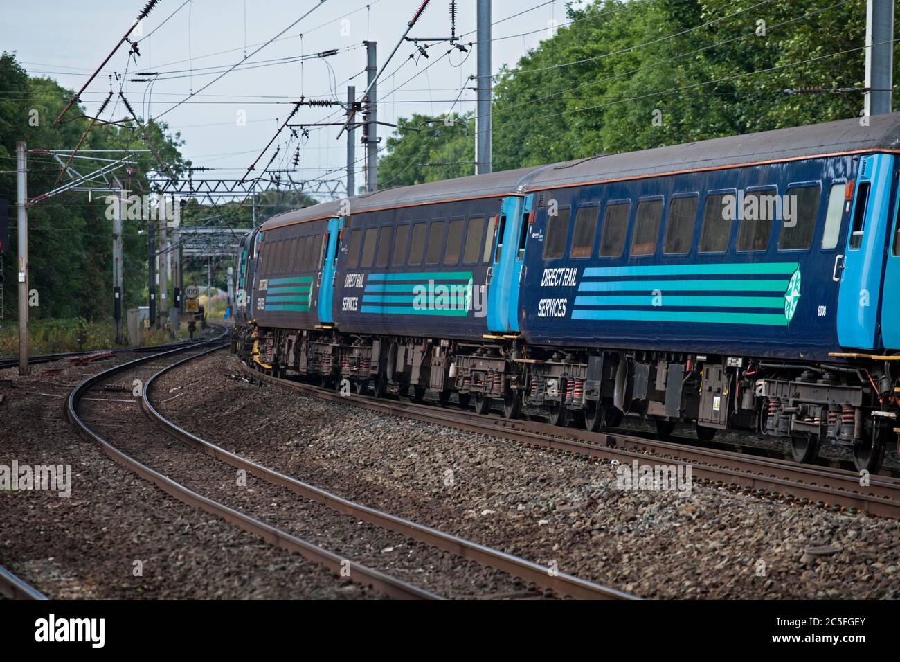 Direct Rail Services Britische Bahn Mark 2 Personenwagen in DRS Lackierung Stockfoto