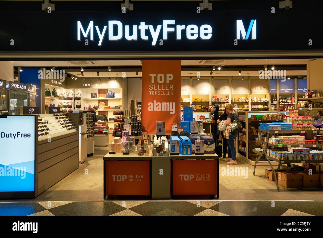 Duty free shop munich airport Fotos und Bildmaterial in hoher