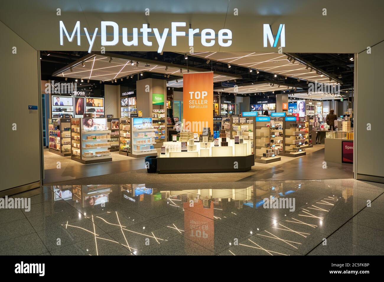 Duty free shop munich airport Fotos und Bildmaterial in hoher