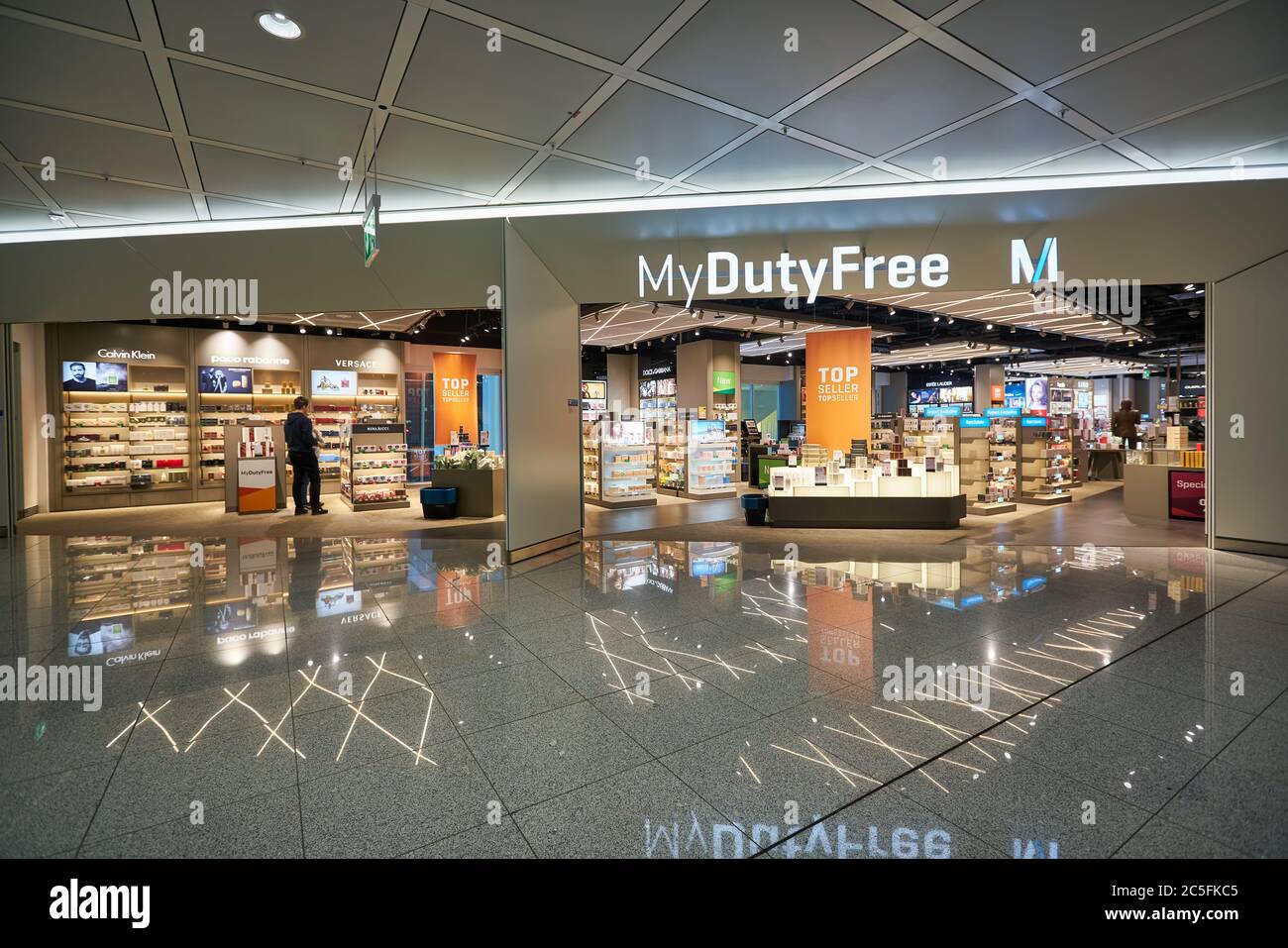 Duty free shop munich airport Fotos und Bildmaterial in hoher