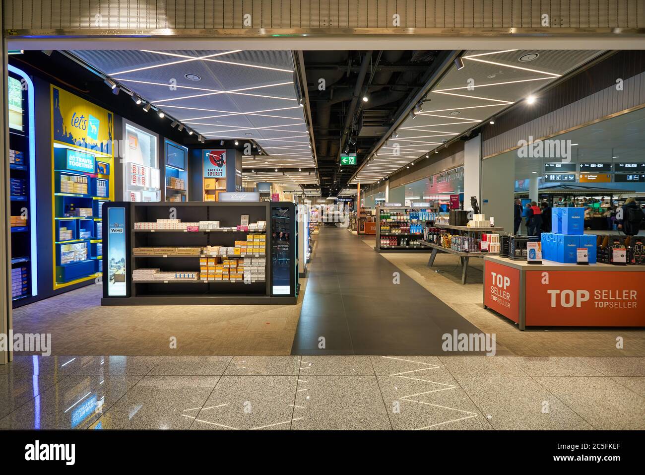Duty Free Cigarette Shop In Stockfotos und bilder Kaufen Alamy