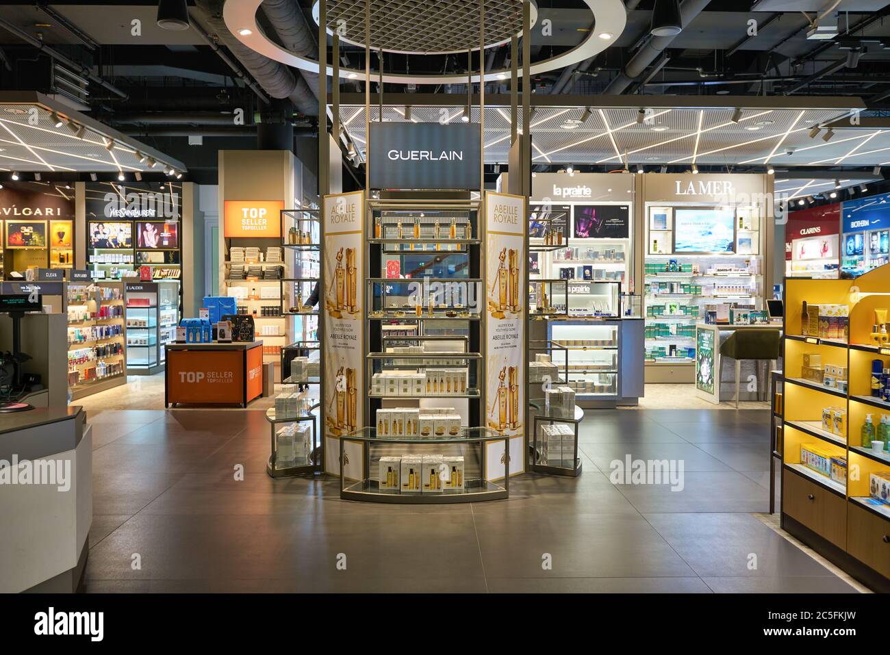 Duty free shop munich airport Fotos und Bildmaterial in hoher