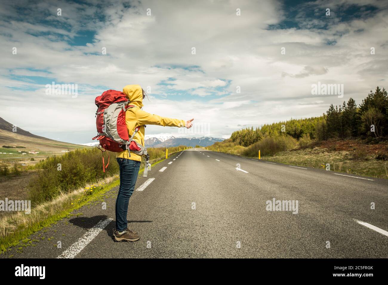 Weibliche Backpacker Touristen in Icleand bereit für Abenteuer Stockfoto