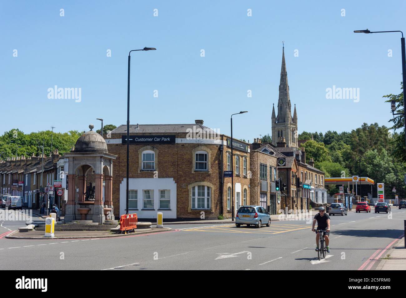 Holy Trinity Church and war Memorial, Roehampton Lane, Roehampton, London Borough of Wandsworth, Greater London, England, Vereinigtes Königreich Stockfoto