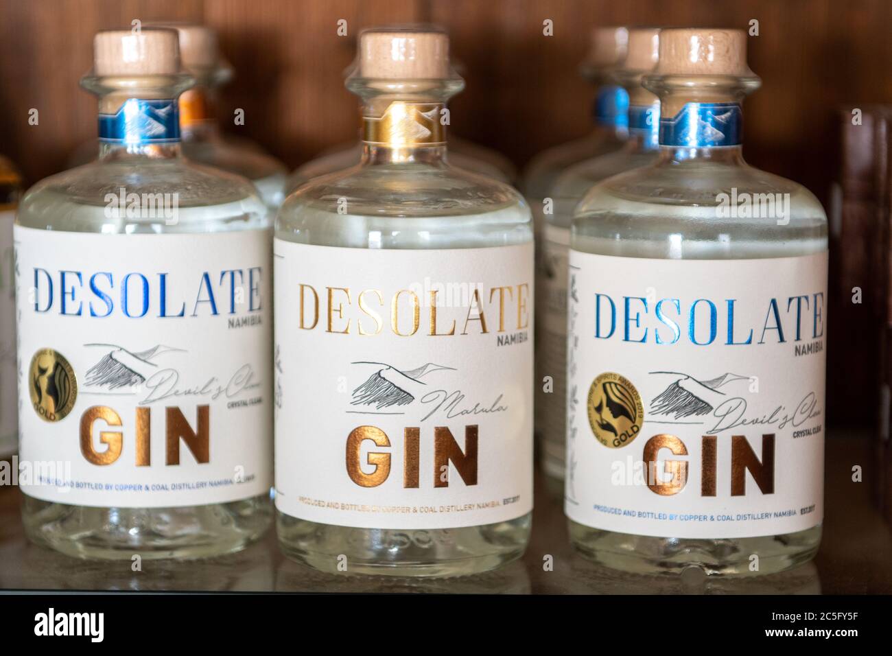 Lokaler Gin zum Verkauf im Souvenirladen in Kolmanskop, einer ehemaligen Diamantminenstadt, Karas Region, Namibia Stockfoto