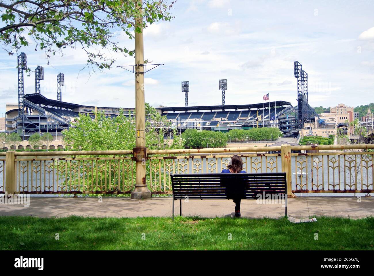 Blick auf die historische 6. Straße roberto clemente Brücke in pittsburgh Stockfoto