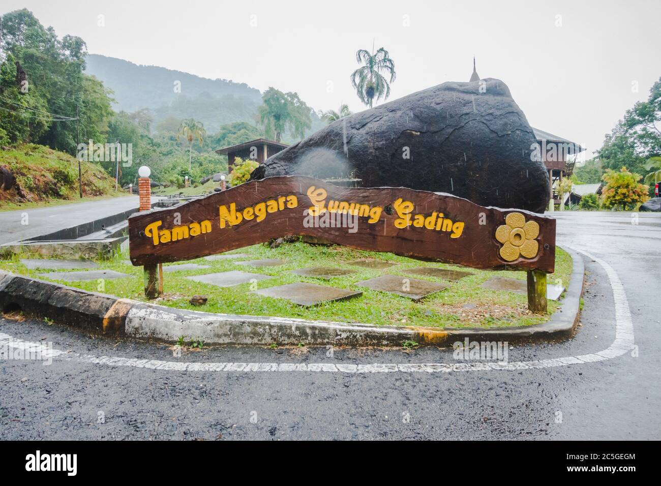 Das Schild von Taman Negara Gunung Gading oder Gunung Gading ...