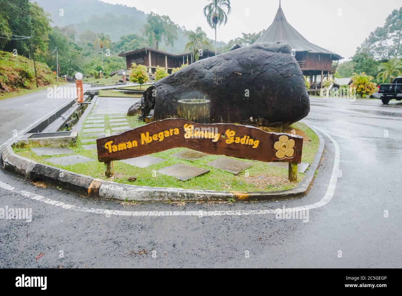 Das Schild von Taman Negara Gunung Gading oder Gunung Gading ...
