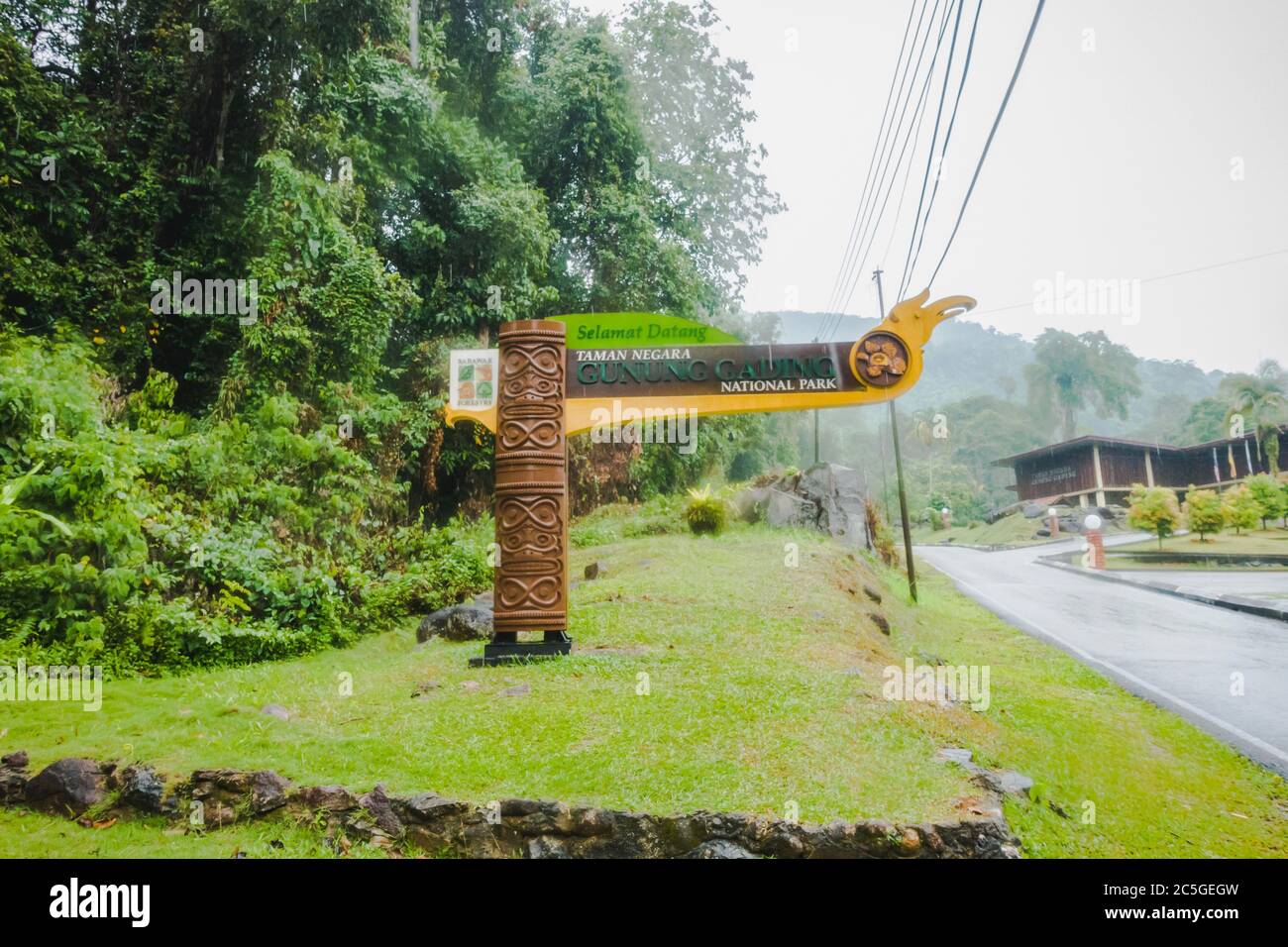 Das Schild von Taman Negara Gunung Gading oder Gunung Gading ...