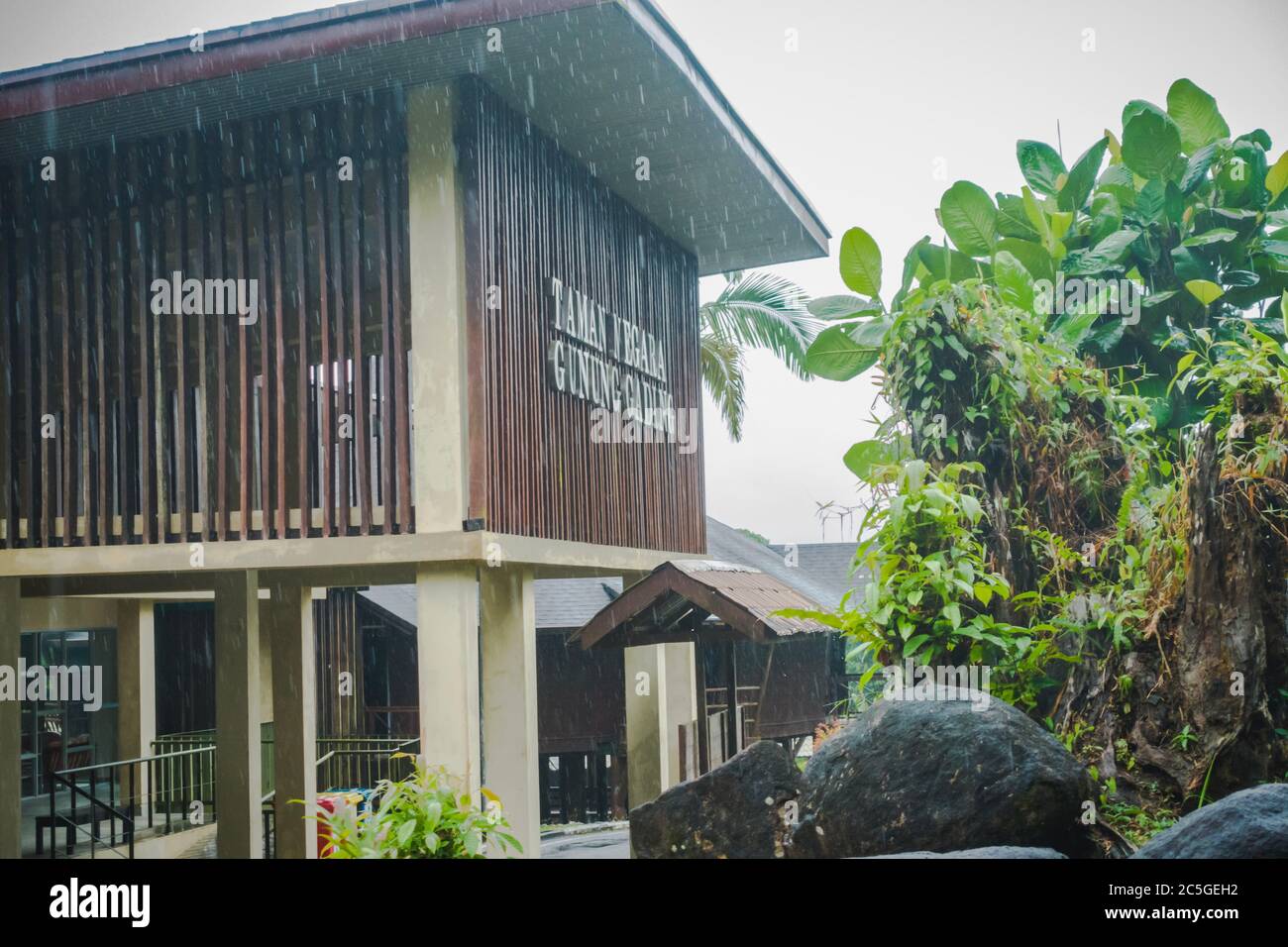 Das Schild von Taman Negara Gunung Gading oder Gunung Gading ...