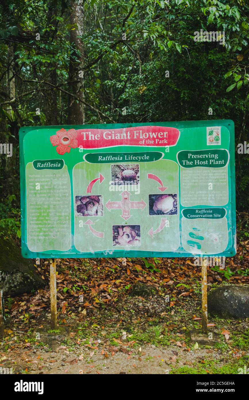 Das Schild von Taman Negara Gunung Gading oder Gunung Gading ...