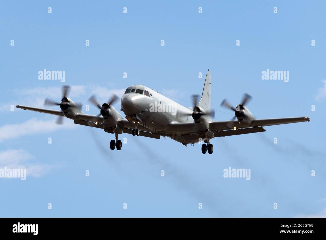 Royal Australian Air Force (RAAF) Lockheed AP-3C Orion Maritime Patrol und Anti-Submarine Warfare Flugzeuge von RAAF Base Edinburgh auf dem Anflug nach lan Stockfoto