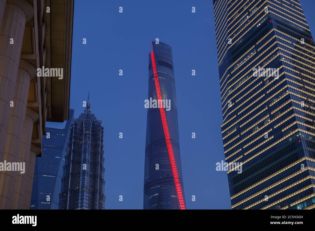 Shanghai Tower bei Nacht Stockfoto Shanghai Tower bei Nacht Stockfoto