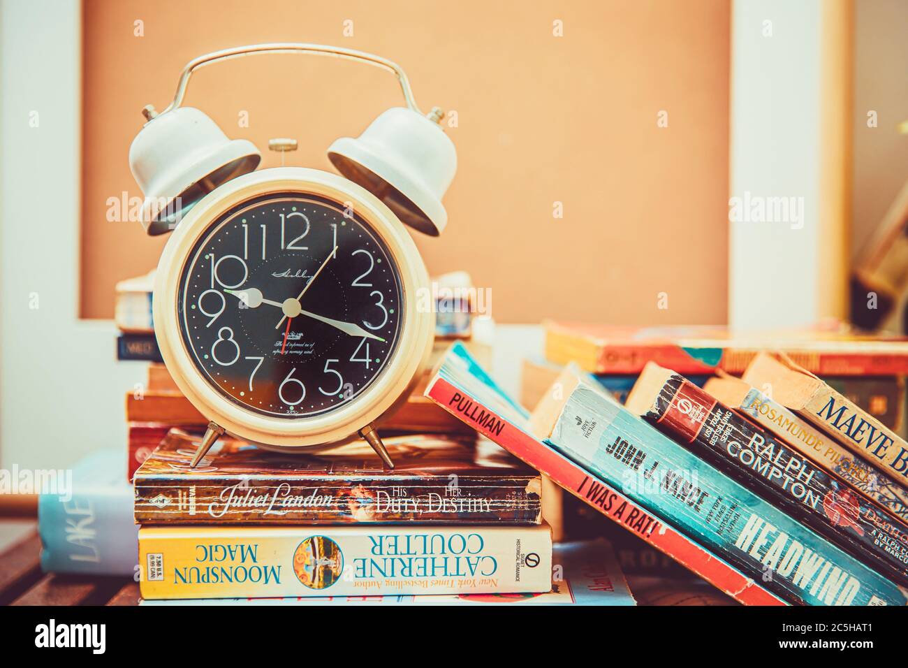 Lots of books -Fotos und -Bildmaterial in hoher Auflösung – Alamy