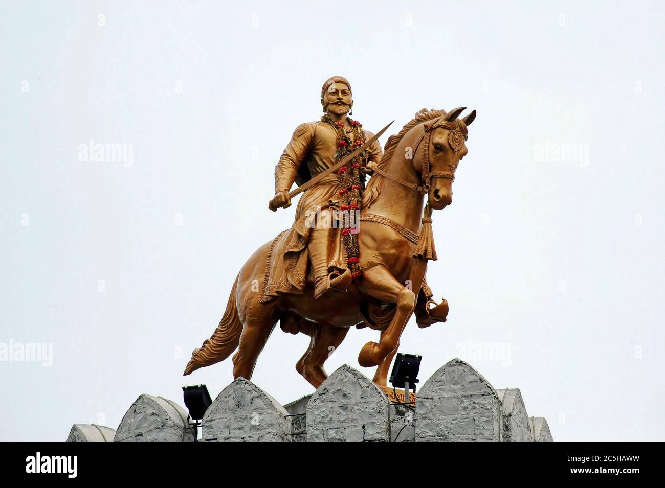 Fort Akluj und Statue von Maratha König Shivaji Maharaj im Bezirk Solapur Staat Maharashtra Indien Stockfoto