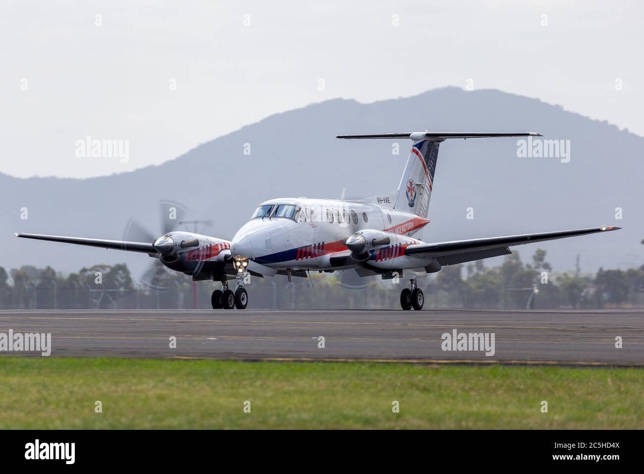 Ambulance Victoria Hawker Beechcraft B200C King Air Ambulance Aircraft VH-VAE bei Ankunft am Avalon Airport. Stockfoto