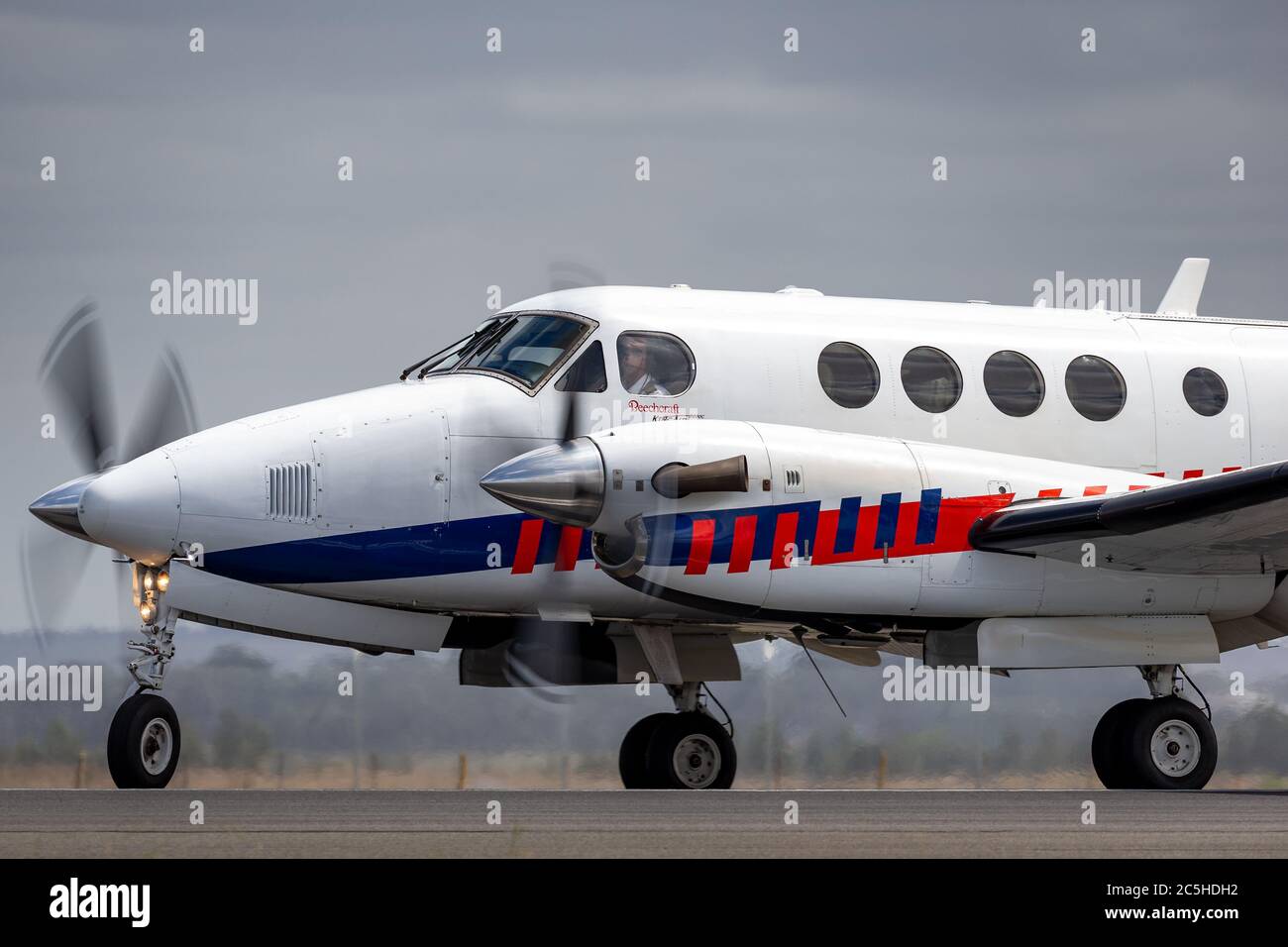 Ambulance Victoria Hawker Beechcraft B200C King Air Ambulance Aircraft VH-VAE bei Ankunft am Avalon Airport. Stockfoto